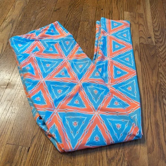 LulaRoe Tall & Curvy Leggings | Blue Coral Geometric Triangle Print | XL - Picture 4 of 5